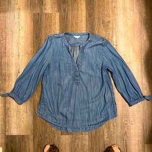 Crown and Ivy Top. Blue Jean Color. V-Neck. Tie 3/4 length sleeves. Size Small.